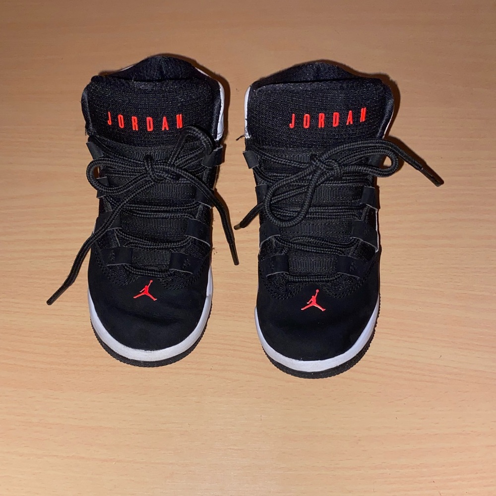 Jordan  little boy  sneakers